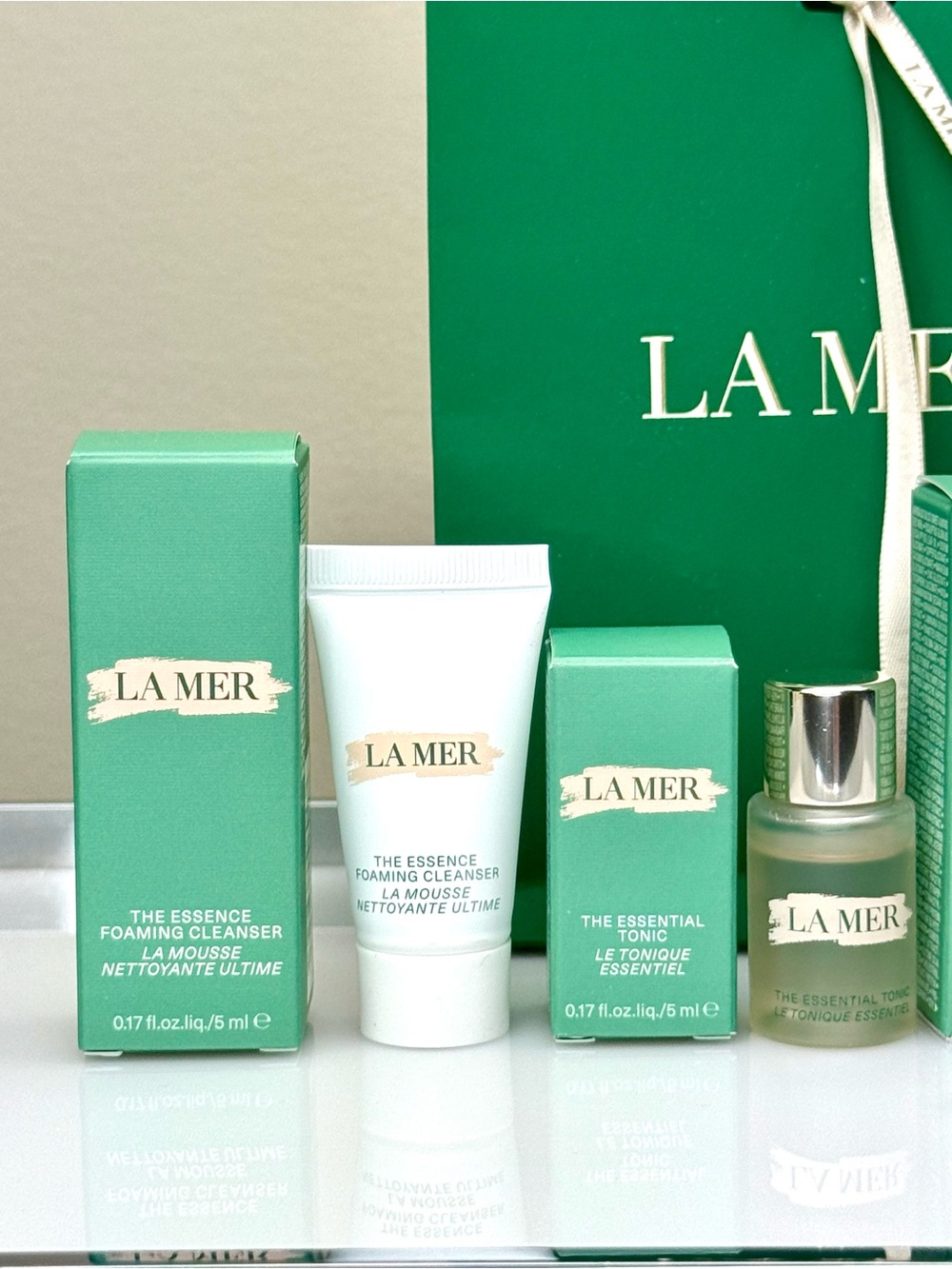 La Mer Skincare Travel Set Regimen - Picture 2 of 8